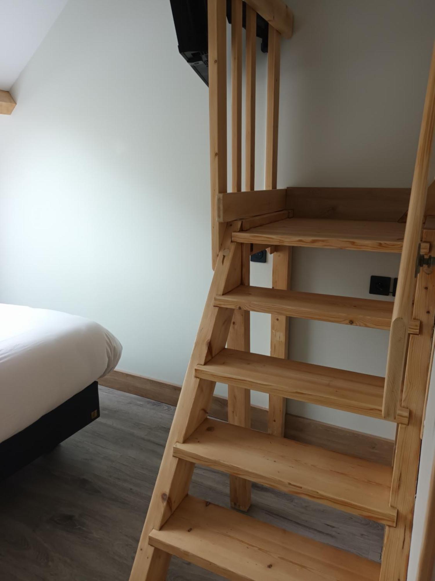 Hotel-Restaurant Logis L'Aubrac Лагиол Екстериор снимка