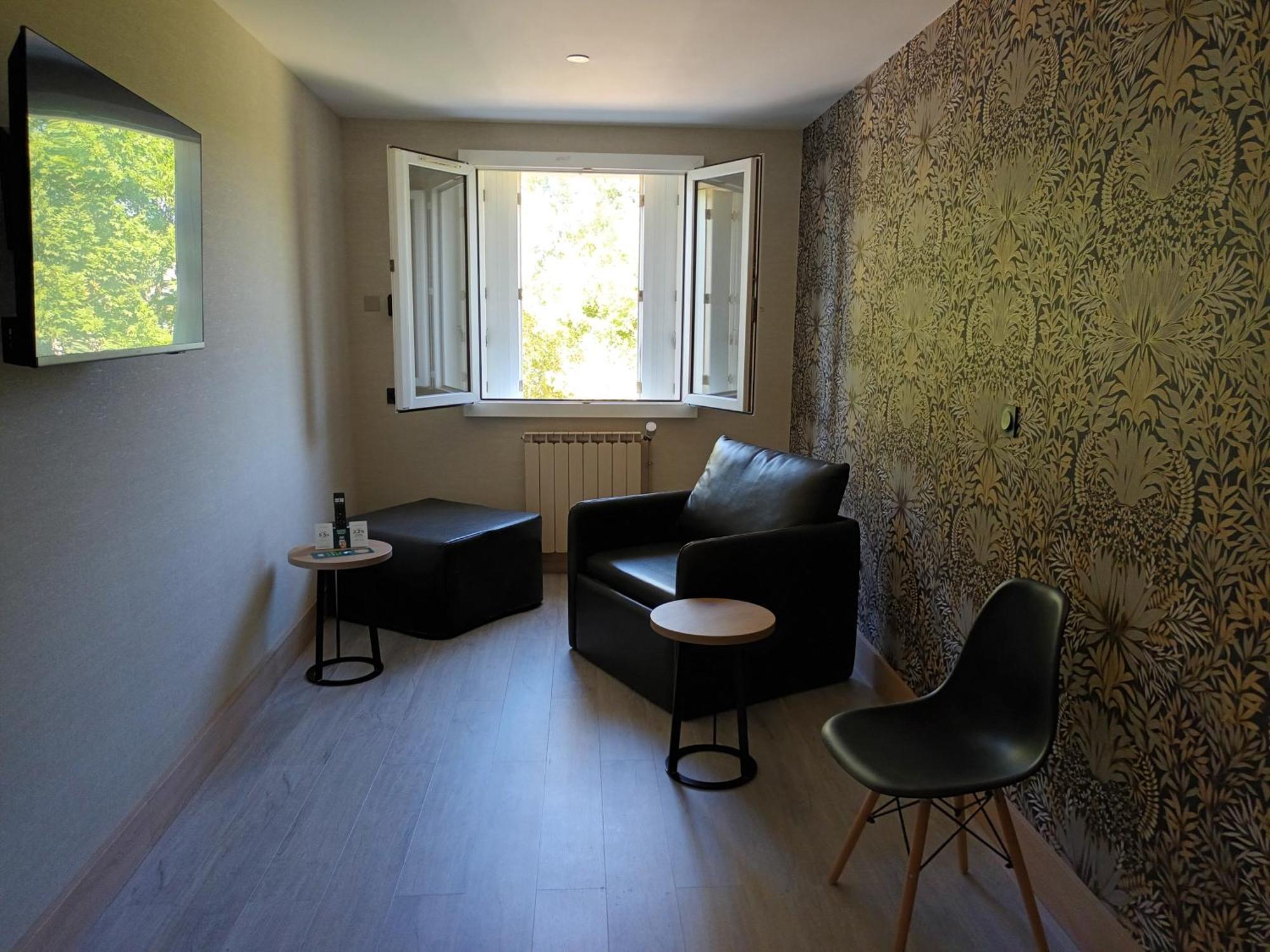Hotel-Restaurant Logis L'Aubrac Лагиол Екстериор снимка