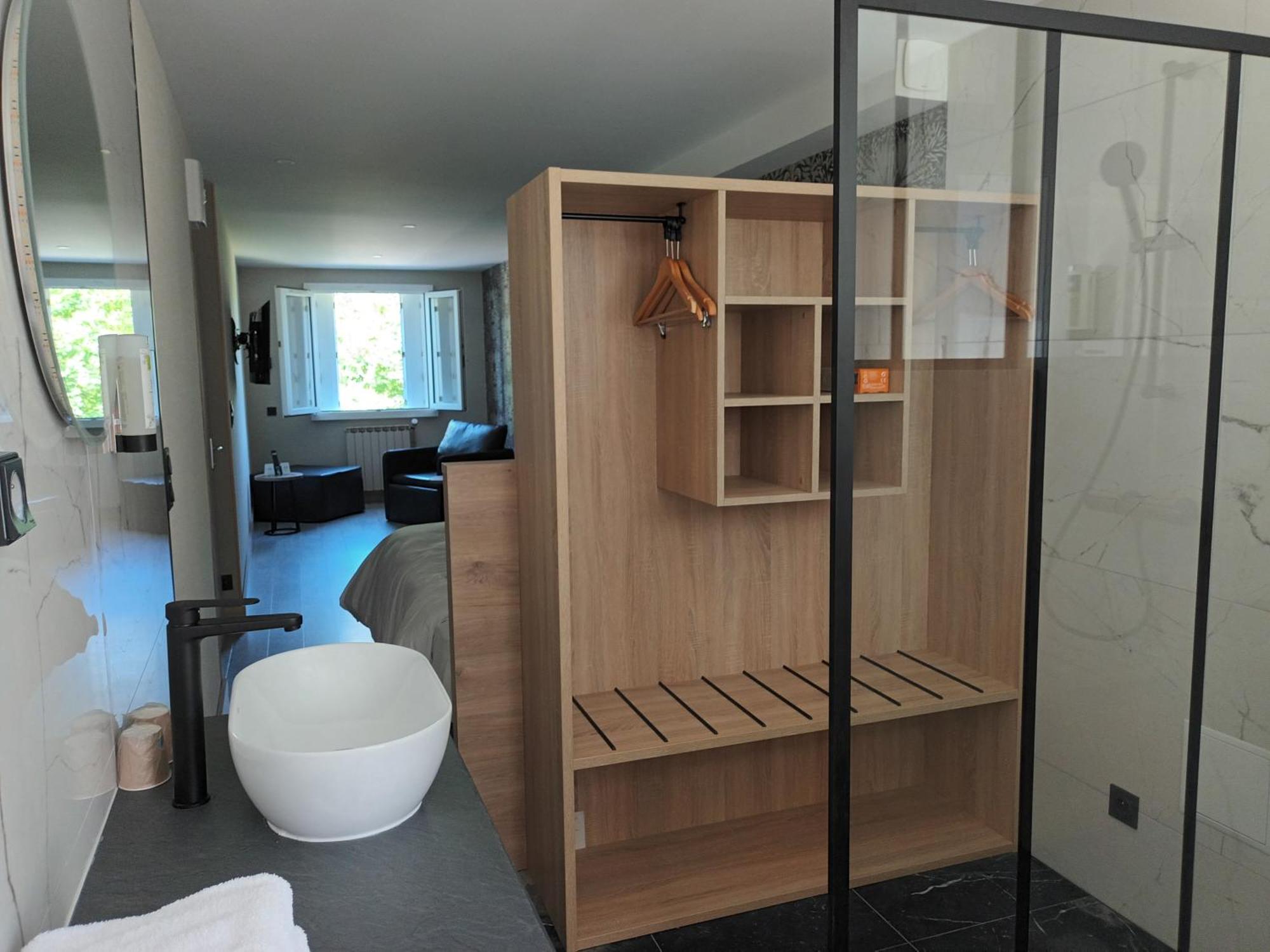 Hotel-Restaurant Logis L'Aubrac Лагиол Екстериор снимка